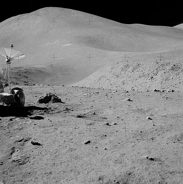 596px-Apollo15_Moon_photo.jpg