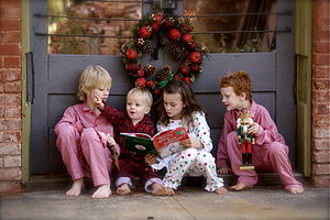 English: Four children reading the book How th...