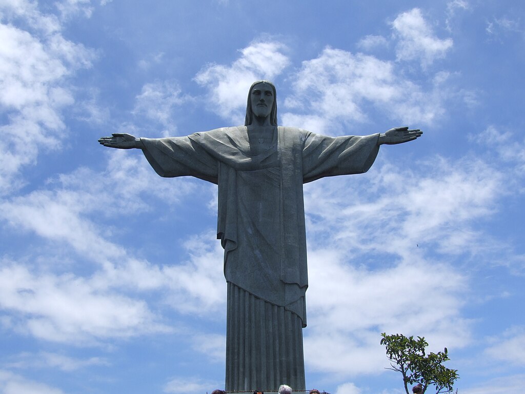 This is What Christ the Redeemer Statue Looked Like  in 2005 