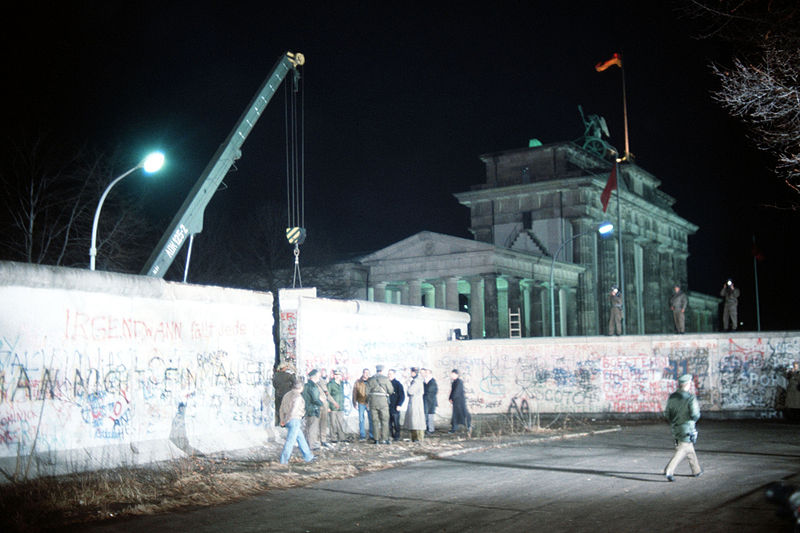 Image:Crane removed part of Wall Brandenburg Gate.jpg