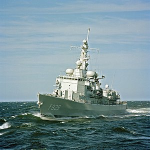 Het M-fregat Hr.Ms. Willem van der Zaan (F829) tijdens de oefening "Baltops" met voormalige oostbloklanden (2158 014784).jpg