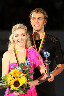 Katherine COPELY Deividas STAGNIUNAS Nebelhorn Trophy 2009.jpg