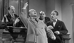 Eduardo Passarelli (längst till vänster) i filmen La cambiale från år 1959.