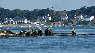 Cromlech de l'île d'Er Lannic en cercle. Une partie se situe sous le niveau des mers, témoignant d'une montée des eaux.