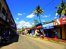 A street in Paravur town, India One of the high streets in Paravur.jpg