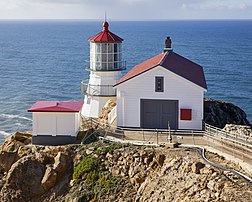 Le phare de Point Reyes, au nord de la Californie. (définition réelle 5 191 × 4 153)