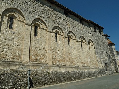 L'élévation extérieure du mur sud de la nef