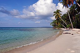 Strand vid Tanjung Gelam i Karimunjawa.