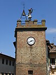 Uhrturm Torre di Pulcinella an der Piazza Michelozzo