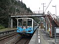 一輛開往阿波池田站的普通列車正停於靠於1號月台，2008年攝。