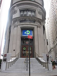 Main entrance at the corner of Beaver and Pearl Streets WTM3 Self 0003.jpg