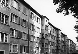 Häuser der Wohnsiedlung Bullingerhof entlang der Bullingerstrasse