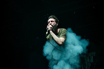 Le chanteur Andreas Dörner du groupe de metalcore allemand Caliban, en concert à Oberhausen en 2015. (définition réelle 4 240 × 2 830)