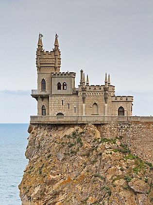 Castelo Ninho de Andorinha, Crimeia. (definição 3 290 × 4 386)