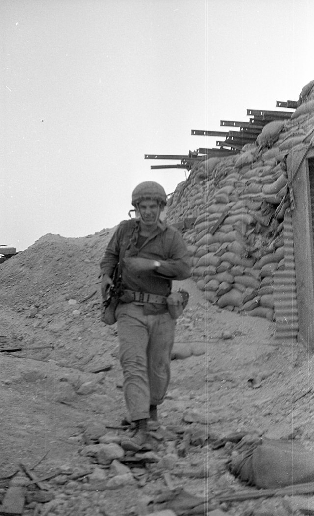 Soldado con casco 1969