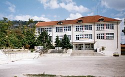 Сградата на училището през 2014 г.