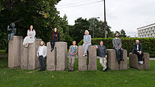 Estonian Wikipedians on the monument of 100 000 in Tartu.