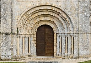 Portail roman de l'église Saint-Sulpice de Marignac (Poitou-Charentes). (définition réelle 4 383 × 3 056)