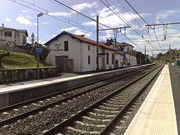 Guétharys järnvägsstation med ortens namn på både franska och baskiska
