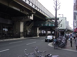 東三国駅 駅入口