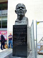 Buste Nelson Mandela, Londen