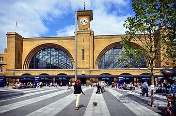 Stazione di London King's Cross (1851) Lewis Cubitt, un design molto funzionale e sobrio rispetto ad altri capolinea ferroviari londinesi del periodo.