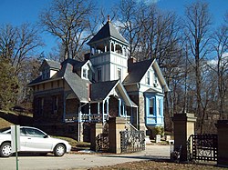 Lorraine Park Cemetery Gate Lodge Dec 09.JPG