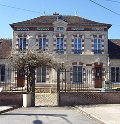 The town hall in Crèvecœur-en-Brie