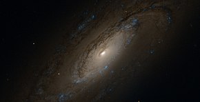 Galaxie NGC 5005 na snímku z HST