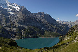 Blick uf de Oeschinesee vom Oberbärgli uus