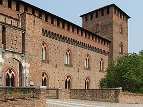Vue de l'extérieur du château Visconti