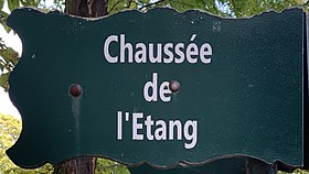 Voir la plaque.