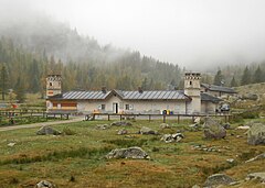 Rifugio Valasco (1764 m), ex casa di caccia reale