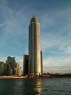 St Georges Wharf Tower 26. 9. 2013.jpg