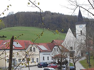 Gemeindezentrum von Stössing mit dem Gemeindeamt