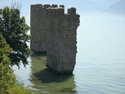 Zřícenina hradu Tri Kule nedaleko Svinice