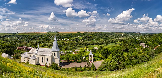 Костел Святої Трійці, с. Зіньків, Хмельницька область. © Сергій Зисько, CC BY-SA 4.0
