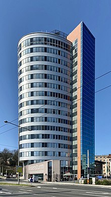 Veranstaltungslocation der WikiCon 2023: Wissensturm, elliptisches Hochhaus mit 15 Stockwerken