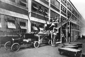1913 photograph Ford company, USA