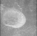 Сателлитный кратер Аль-Хорезми K. Снимок с борта Аполлона-16.