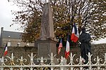 Poilu écrasant l'aigle allemand (d) (monument aux morts)[5]