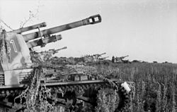 Συστοιχία αυτοκινούμενων οβιδοβόλων Wespe που υποστηρίζουν τις γερμανικές δυνάμεις κατά τη διάρκεια της μάχης του Κουρσκ.