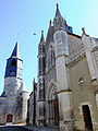 Kerk Saint-Pierre-et-Saint-Paul; de kerktoren is gebouwd op de basis van een 14e-eeuwse wachttoren