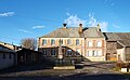 Mairie et monument aux morts.