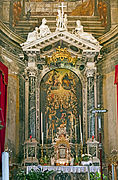 Altarul central
