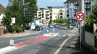 A street with a 30 km/h speed limit in Bellerive-sur-Allier.