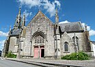 Photographie en couleurs de l’extérieur d’une chapelle.