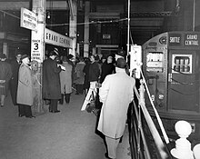 Early ATO trial on a R22 train at track 4 of the 42nd Street Shuttle (right) in 1962. Grand Central Shuttle platform in 1962.jpeg