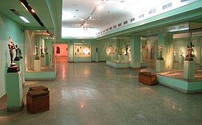 Salle d'exposition des statues de bronze cholas au Musée National.