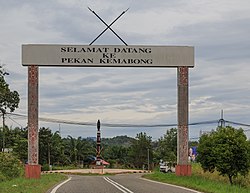 Pintu masuk ke pekan Kemabong